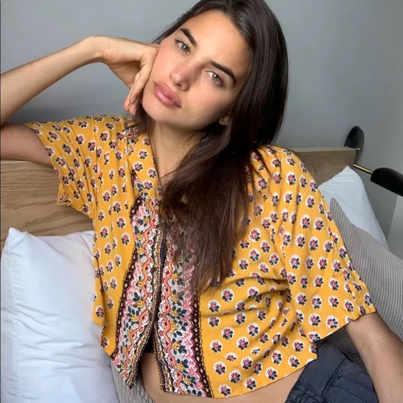 UO Cropped Button-Down Collared Shirt in Yellow - Picture 5 of 5